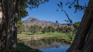 从高尔夫球场拍摄的M山图像